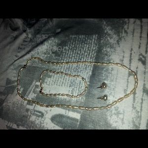 Pearls set of necklace, bracelet and earrings